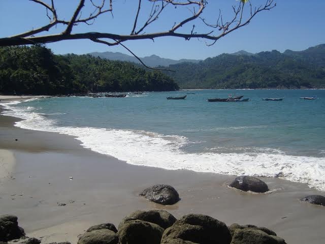 Pantai Ngampiran
